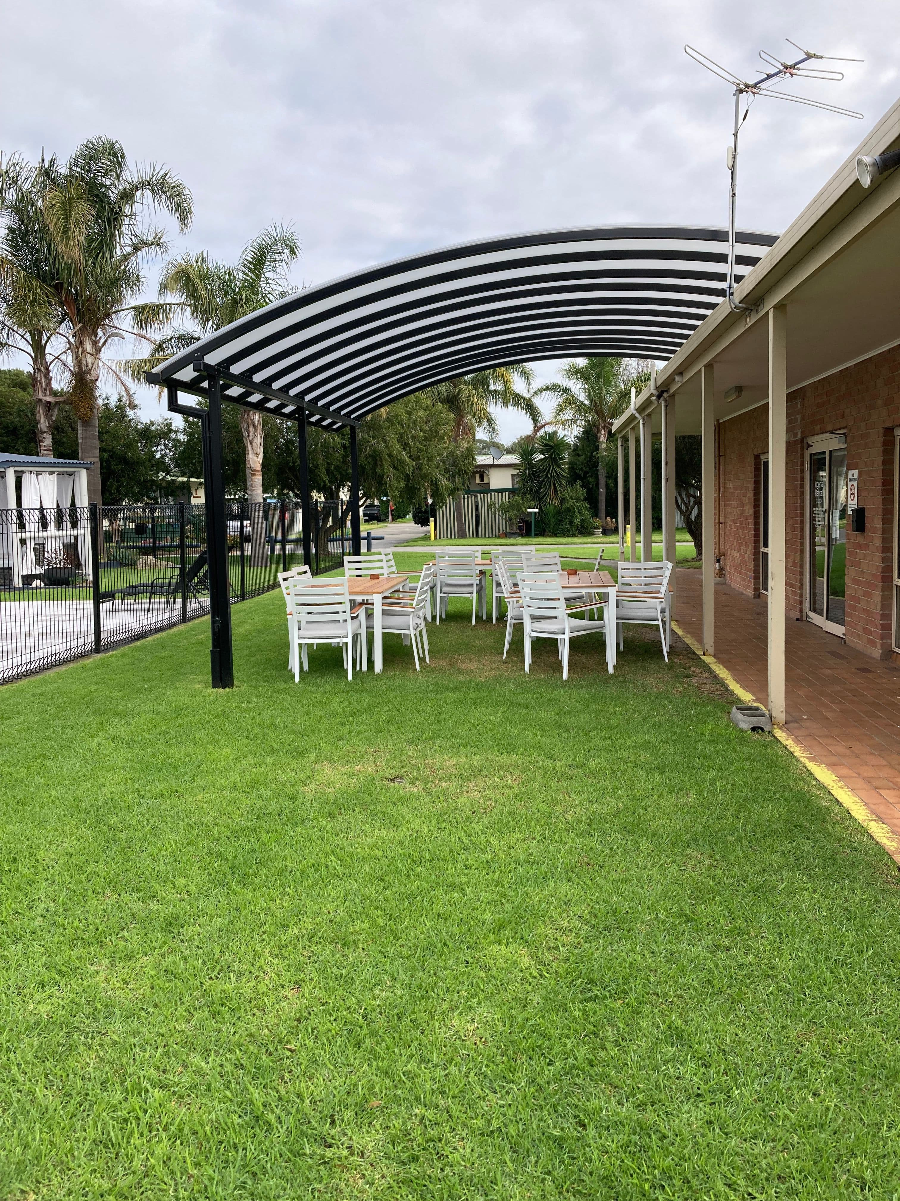 Ingenia Rental Chelsea - Outdoor Seating Area