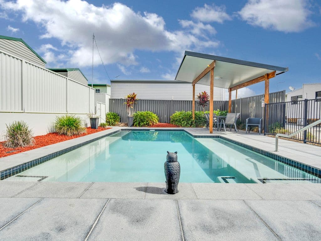 Ingenia Rental Chambers Flat swimming pool